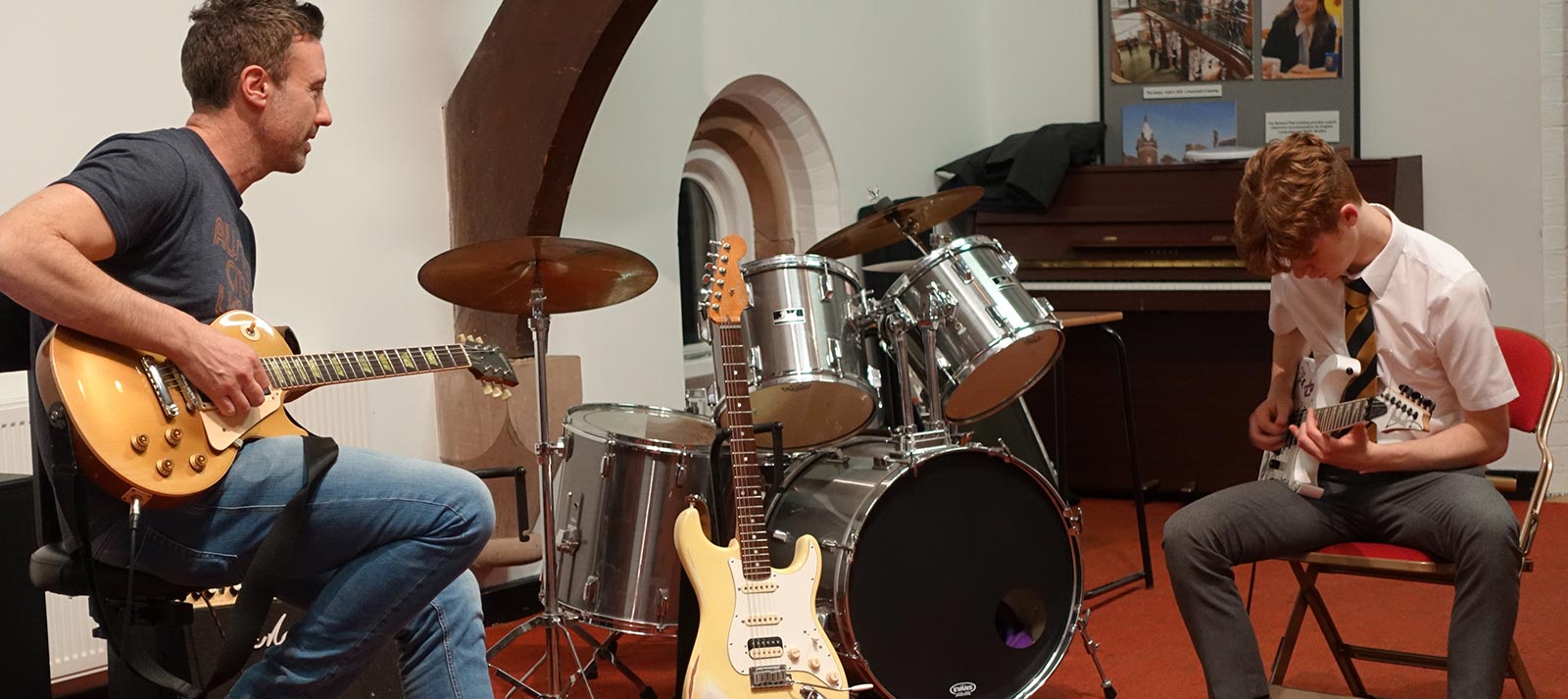 --01featured-image-Guitar-Masterclass-at-Aldenham